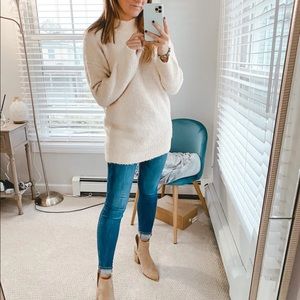 NWT Soft thick universal thread sweater size S